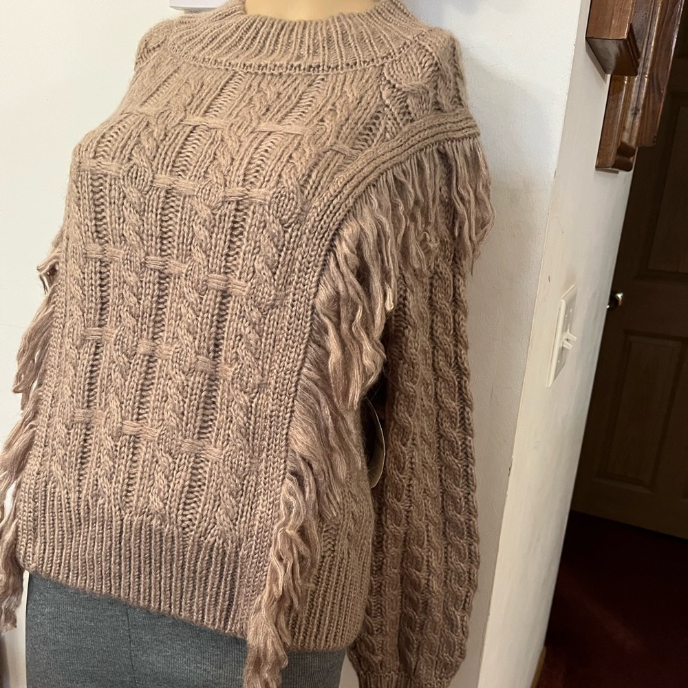 Absolutely beautiful new sweater size Medium - Picture 1 of 12